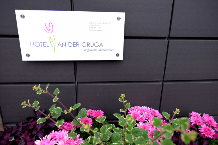 Schild Außenansicht Hotel An der Gruga Essen Messehotel Klinikhotel