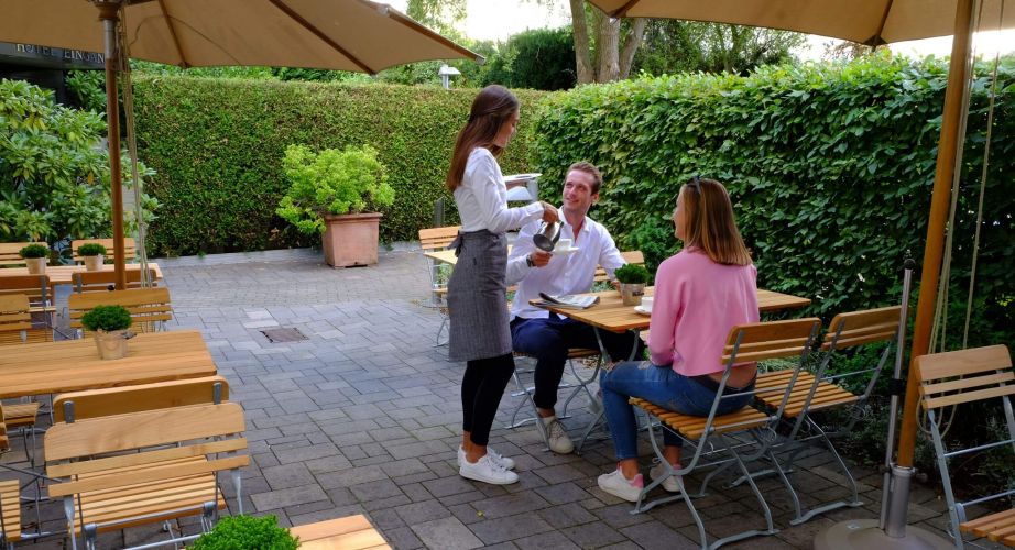 Garten Terrasse Café Restaurant Außenansicht Hotel An der Gruga Essen Messehotel Klinikhotel